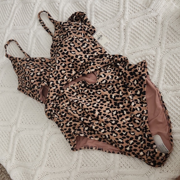 Aerie Leopard Full Coverage One Piece Swimsuit - Picture 4 of 4